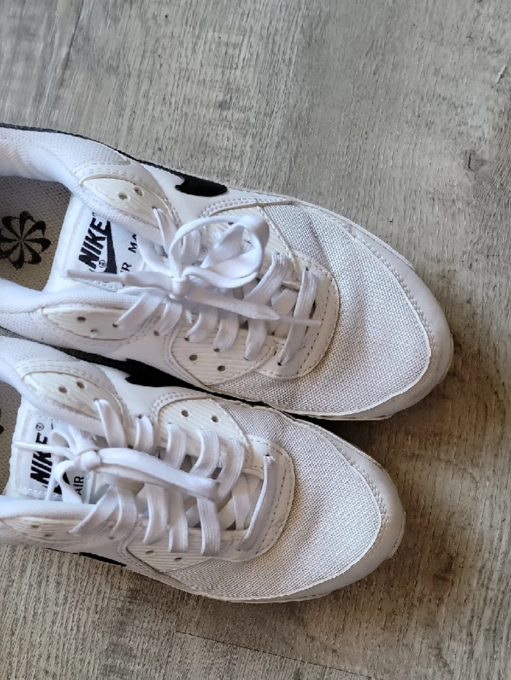 Women's 8.5 Nike White and Black Air Max Sneakers